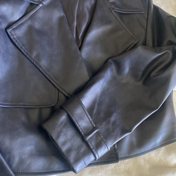Avec Les Filles cropped faux leather bomber jacket - Picture 4 of 5